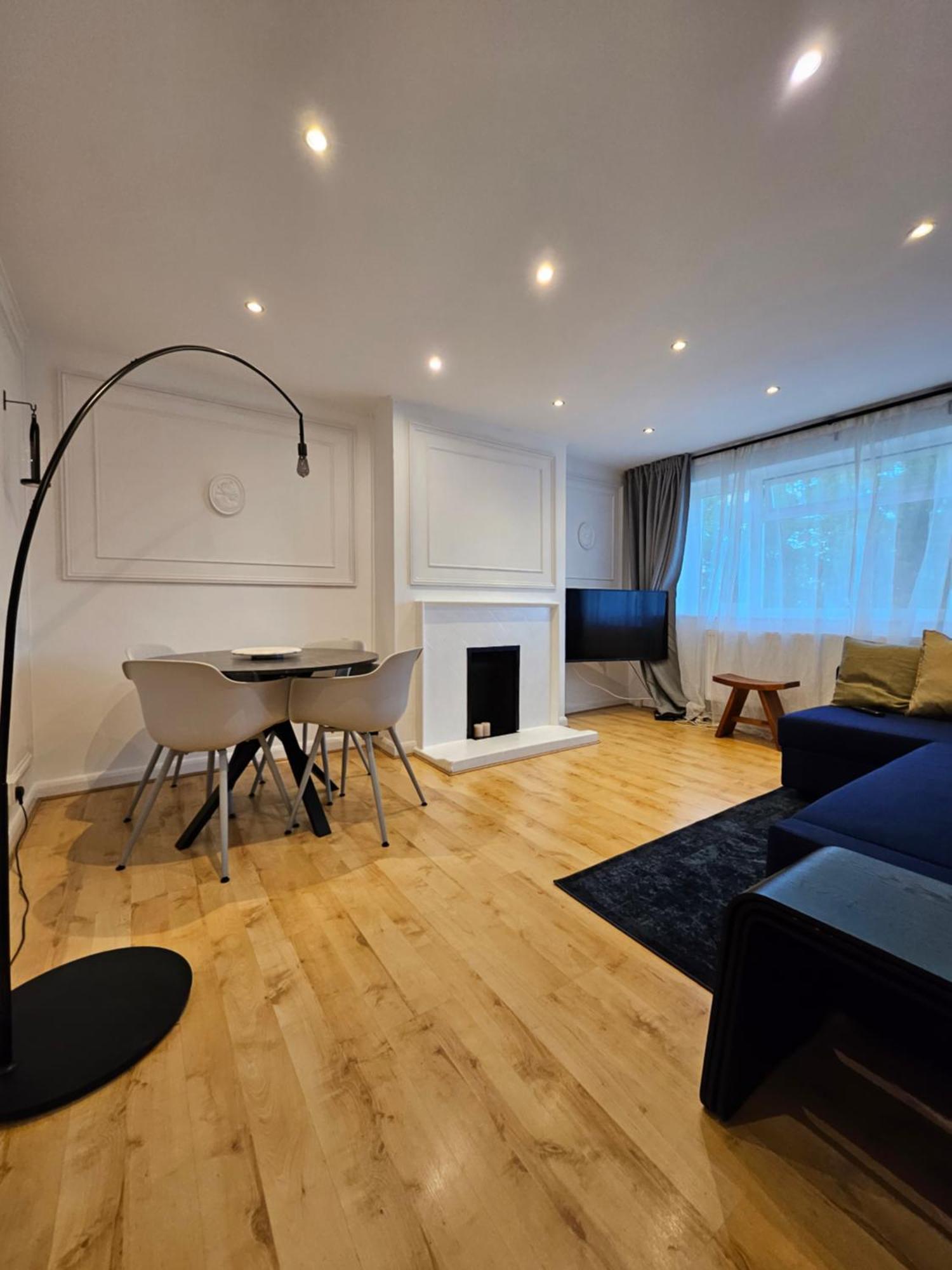Wembley, Cosy 2 Bed Apa, Next To The Park Apartment *