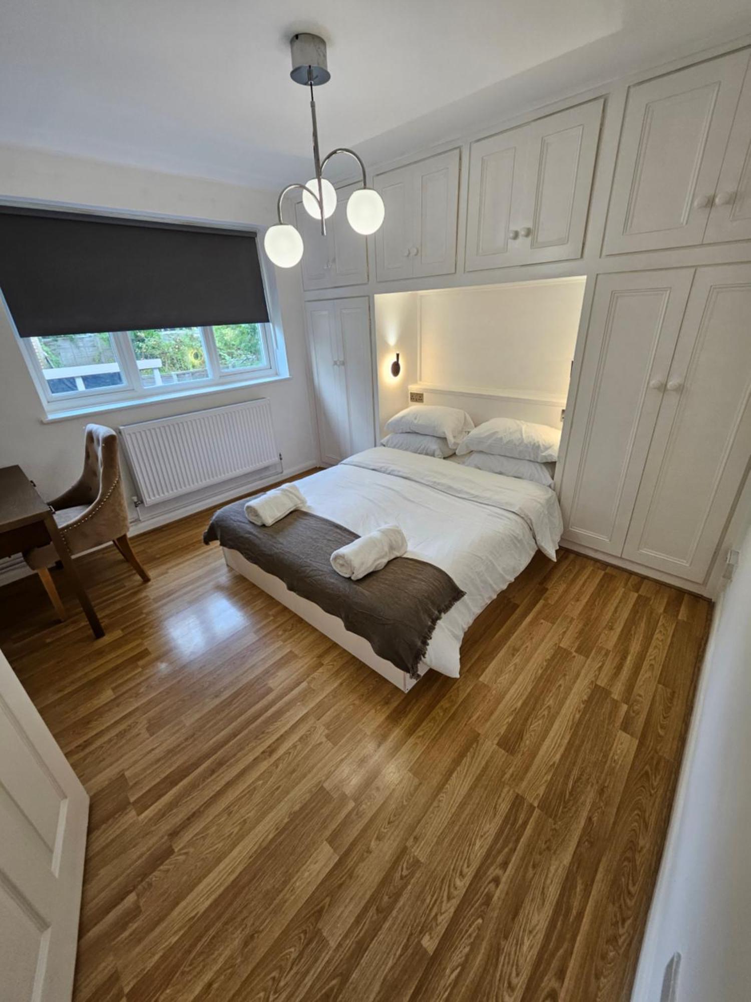 Wembley, Cosy 2 Bed Apa, Next To The Park Apartment *