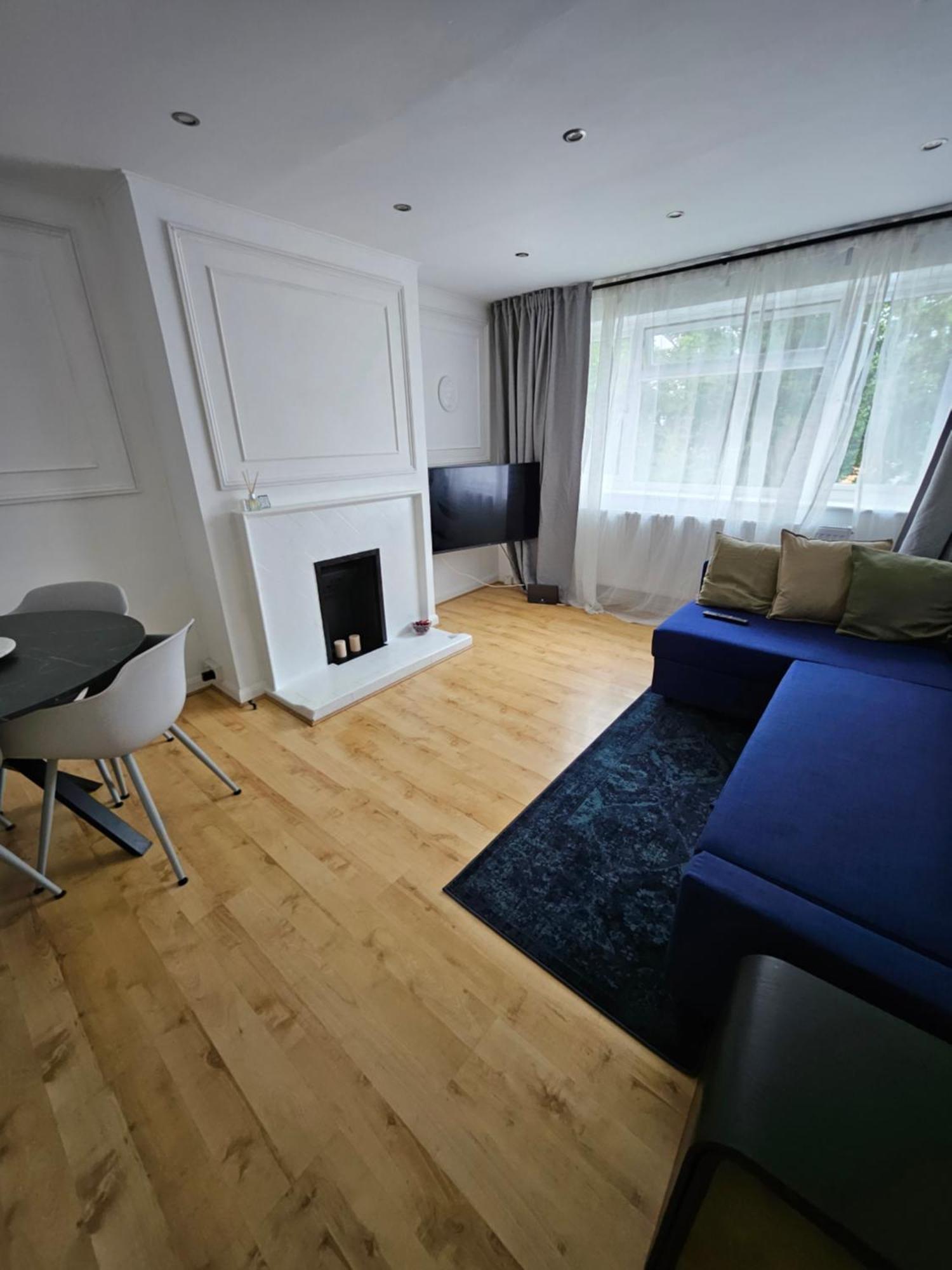Wembley, Cosy 2 Bed Apa, Next To The Park Apartment
